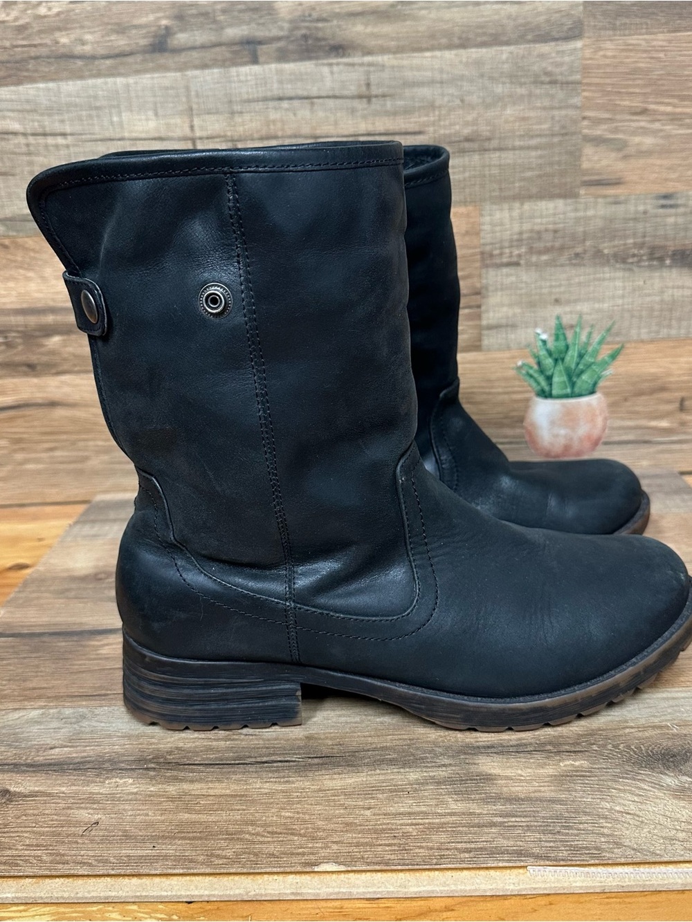 Tara M fold over black leather ankle boots Moto women’s size 8 grunge goth